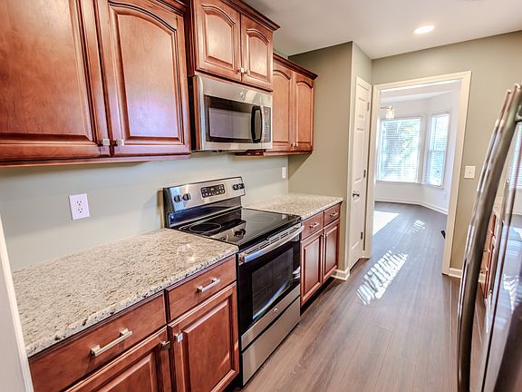 3rd image of 1109 Oakway Ct