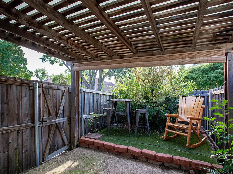 2521 Stanford Ct — Photo 14