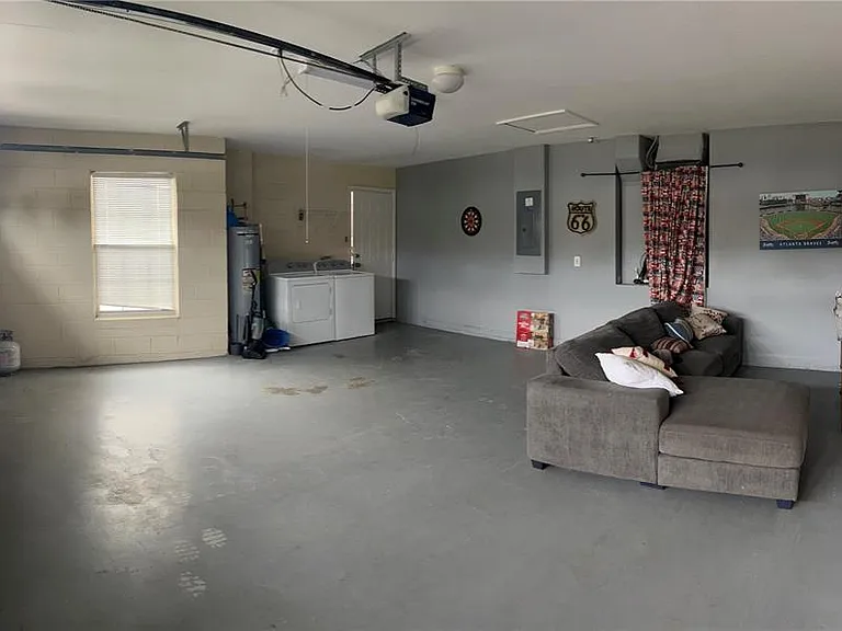8121 Fan Palm Way — Photo 33