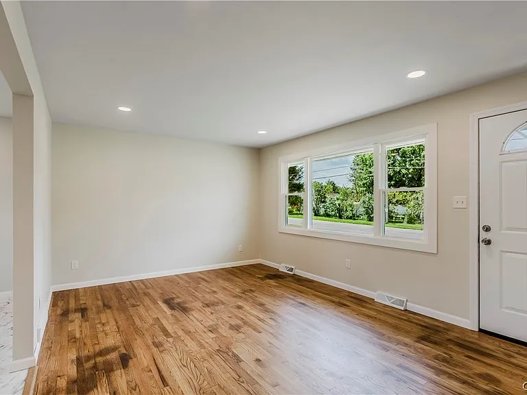 222 Wilber St — Photo 18