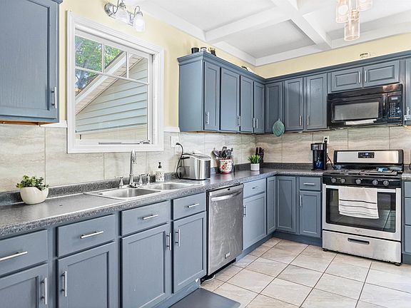 3rd image of 601 S 1st St