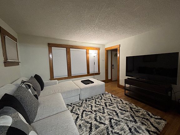 5th image of 224 Hoover Ave Floor 1