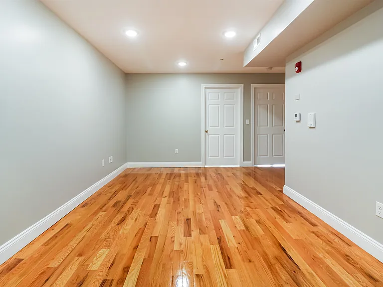 381 Communipaw Ave #3B — Photo 10