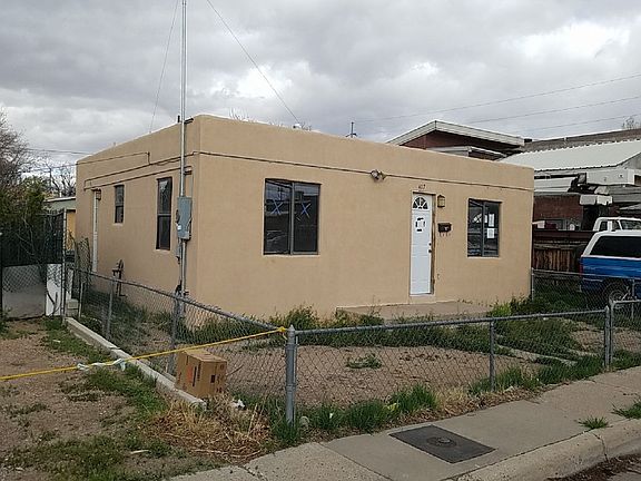 3rd image of 417 Cordova Ave NW