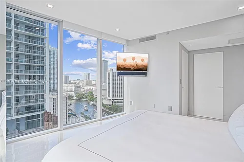 475 Brickell Ave #1913 Photo 1