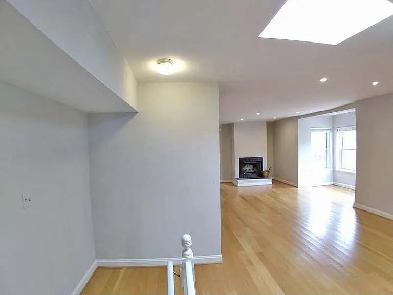 711 G St NE #2 — Photo 7