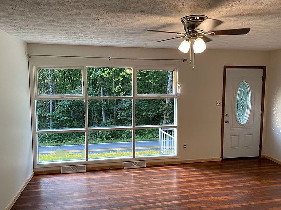 3rd image of 635 Boyce Rd