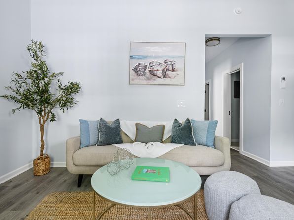 charleston-south-carolina-2057762737 picture