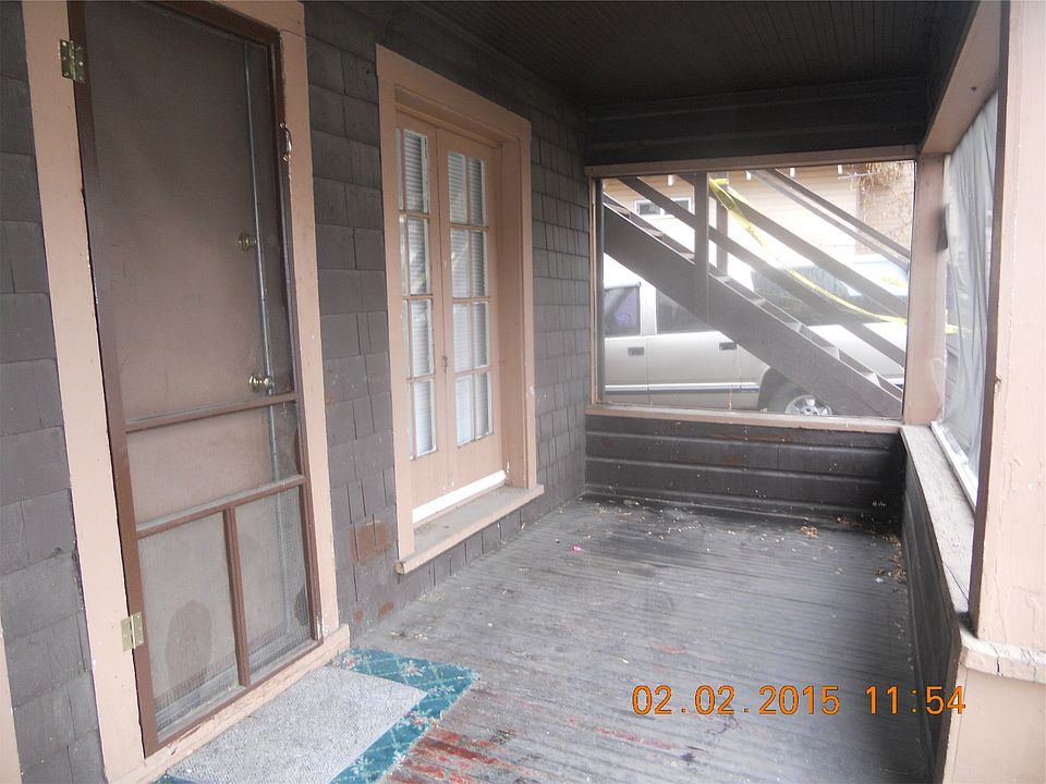 Porch/entry