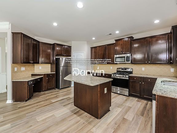 5th image of 131 Stone Manor Ct