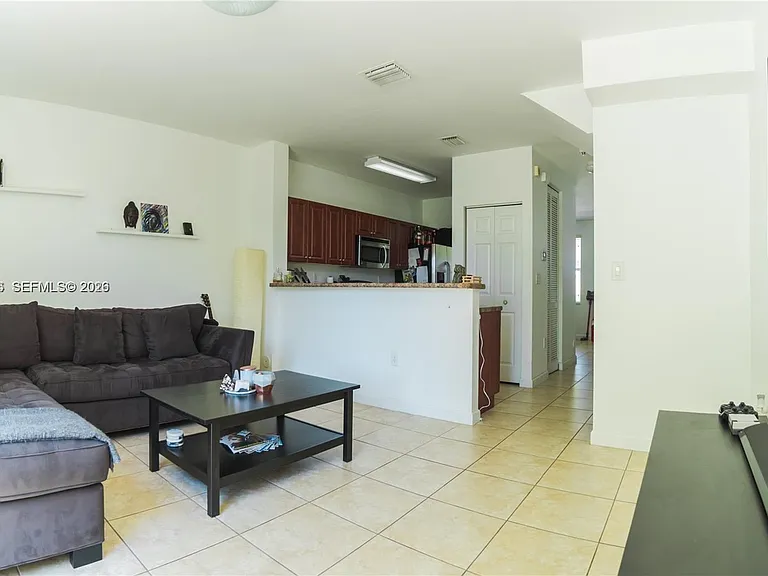 3065 SE 1st Dr #1 — Photo 10