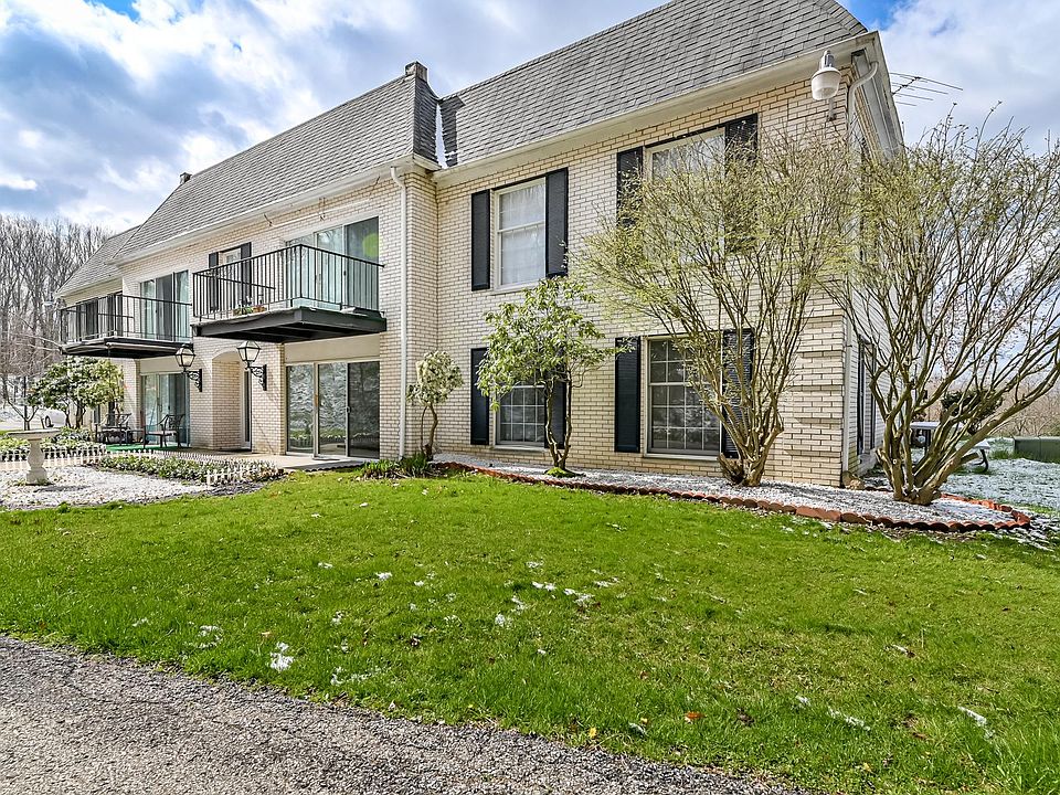 1st image of 3000 Lakewood Dr #1101