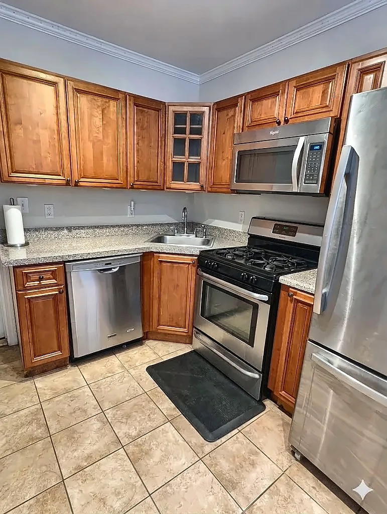5 bed, 2.5 bath, 2000 sqft, $965 — Photo 1