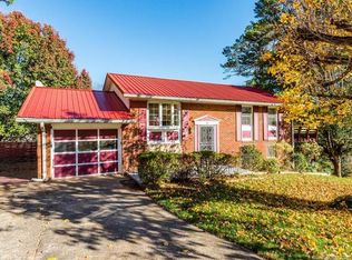 26 Wake Robin Way, Asheville, NC 28805