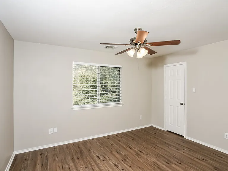 9202 Hilltop Crossing Dr — Photo 15