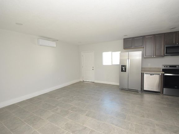 5th image of 818 Arcadia Pl