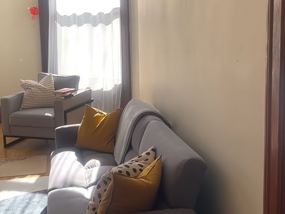 3rd image of 468 Beacon St