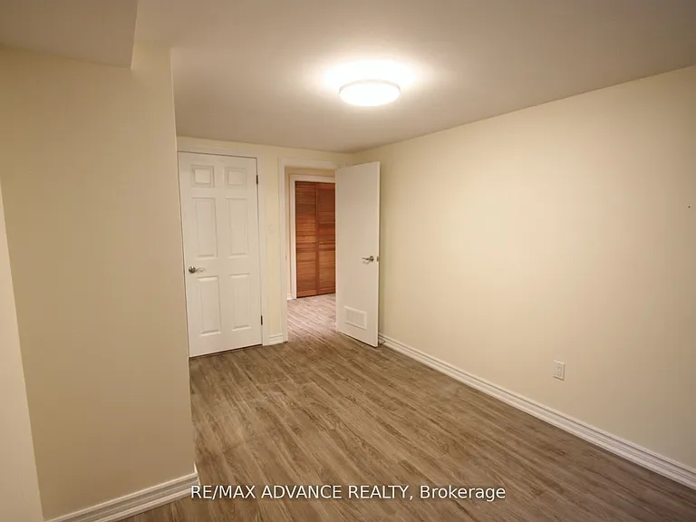 33 Carluke Cres #LOWER — Photo 13