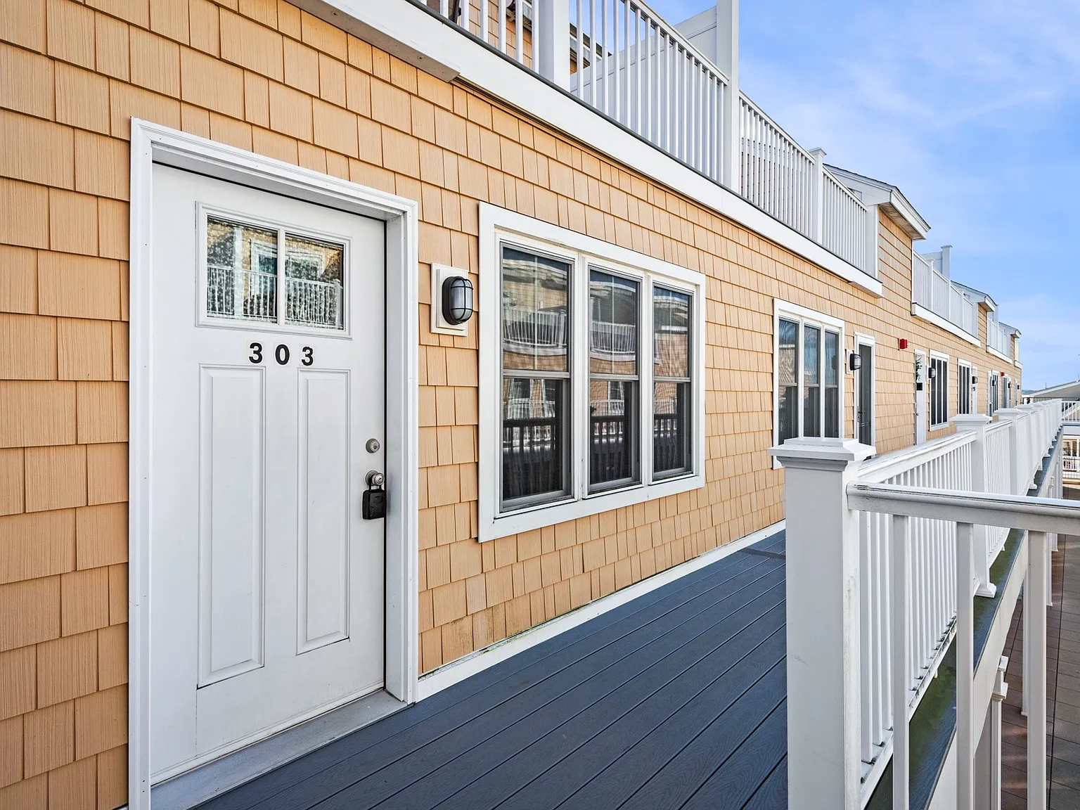 3 bed, 2.5 bath, 1413 sqft, $3,700 — Photo 2
