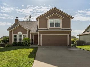 21828 S Lincoln Ter, Spring Hill, KS 66083