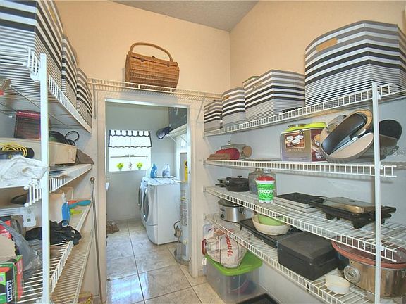 5th image of 1012 Valentina Dr