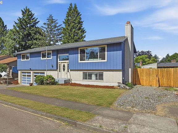 3rd image of 1215 NE 195th Ave