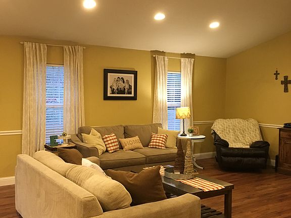 2nd image of 123 Hyde Ln