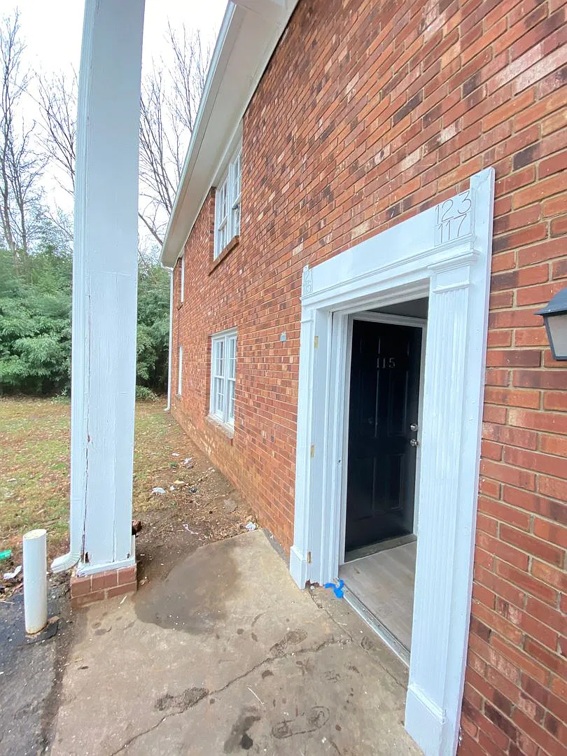 2bed/1ba Apt off S Main Kannapolis close to Downtown Kannapolis & Hwy 73 — Photo 1
