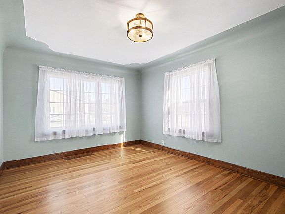5th image of 12279 Stafford St