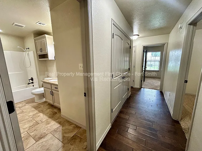 4802 S 28th St — Photo 22