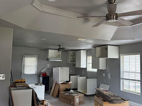3rd image of 302 E Cano St