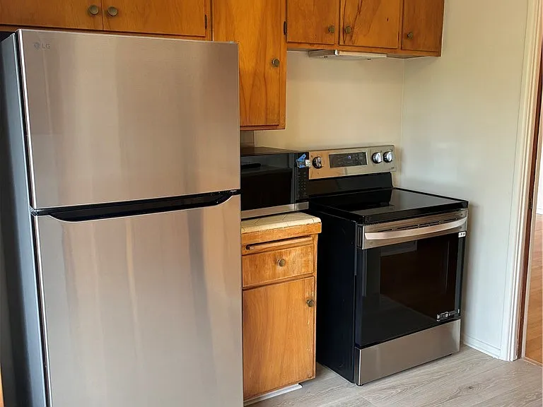 101 N Grand Ave #2 — Photo 19