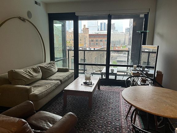 5th image of 922 Washington Blvd #614