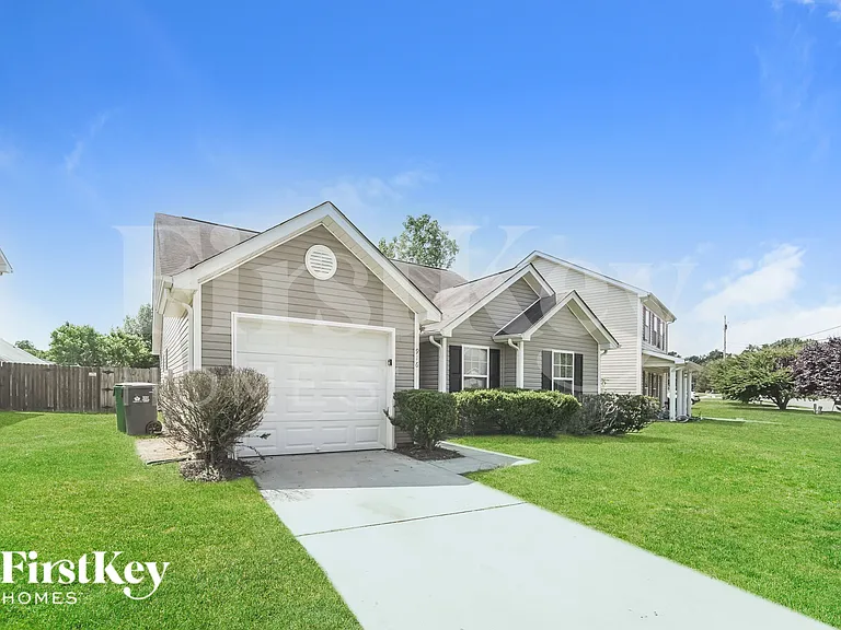 916 Lakehill Rd — Photo 2