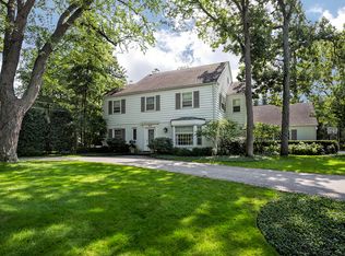 422 Woodland Rd, Highland Park, IL 60035