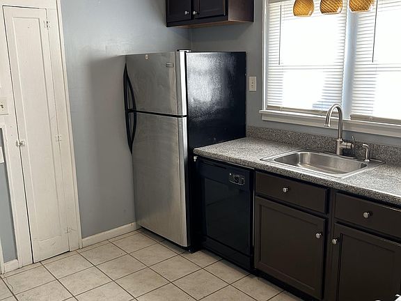 2nd image of 425 W Vine St