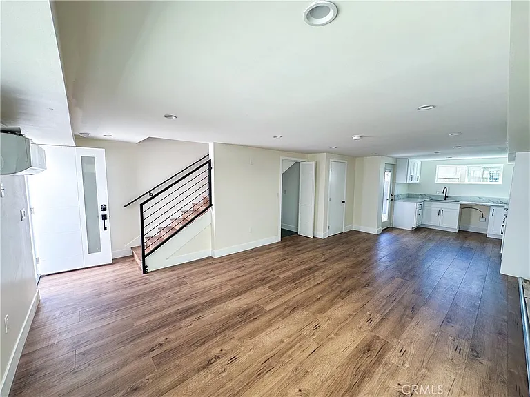 2931 1/2 S Redondo Blvd — Photo 3