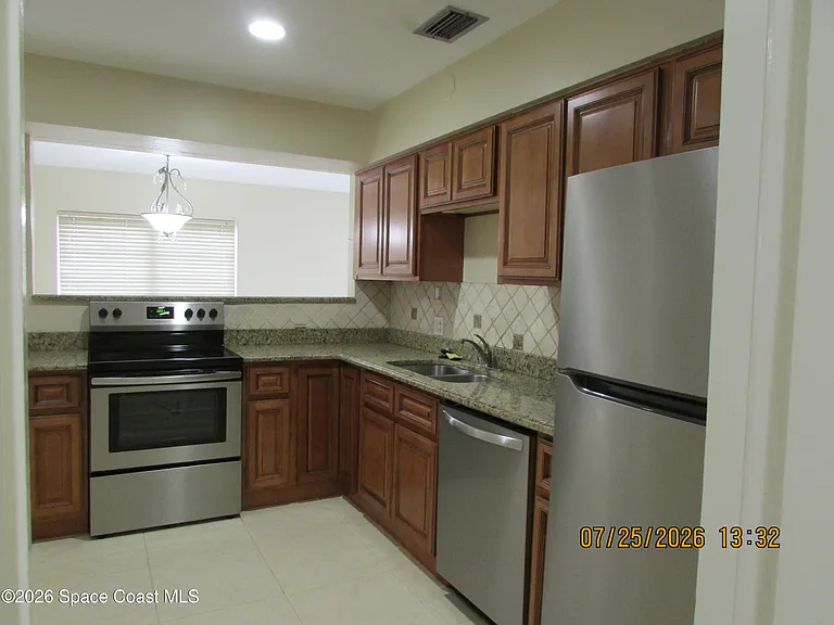 211 W Laila Dr — Photo 6