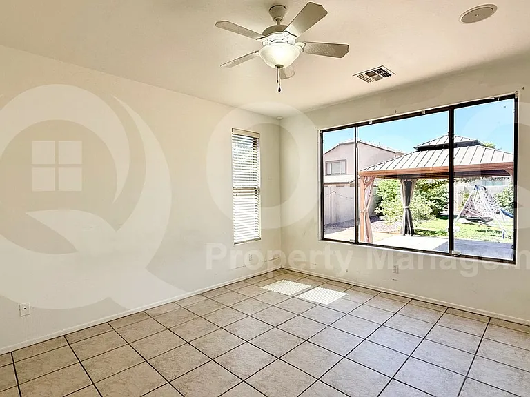 1674 E Aloe Pl — Photo 8