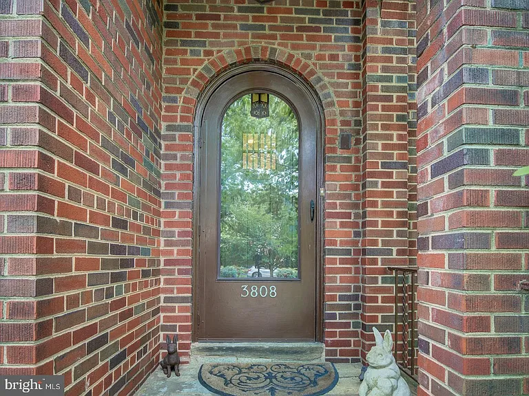 3808 Cathedral Ave NW — Photo 5