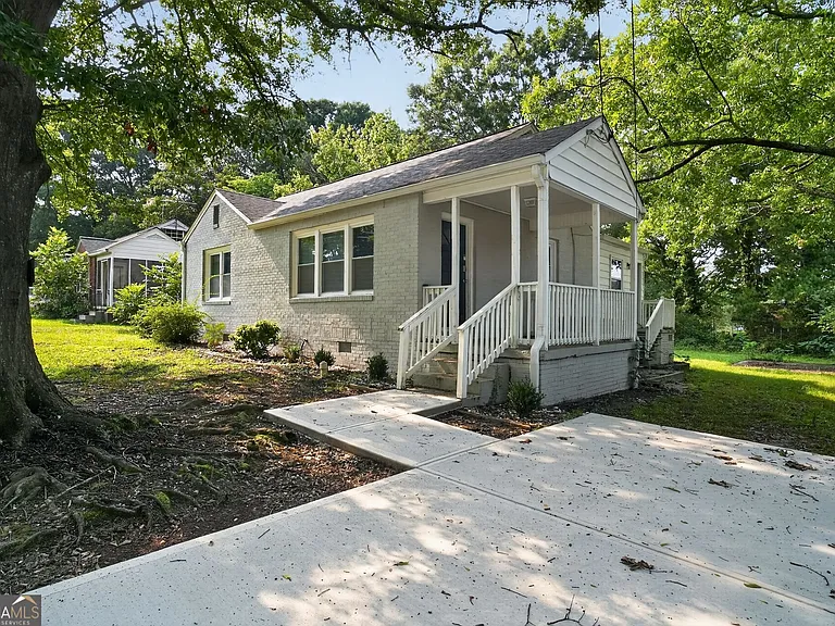 862 Slaton St — Photo 1