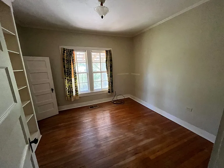 1511 N Main St — Photo 14