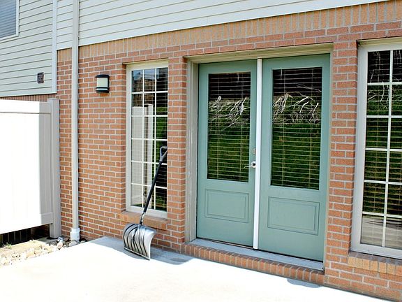 Personal back patio, french doors.