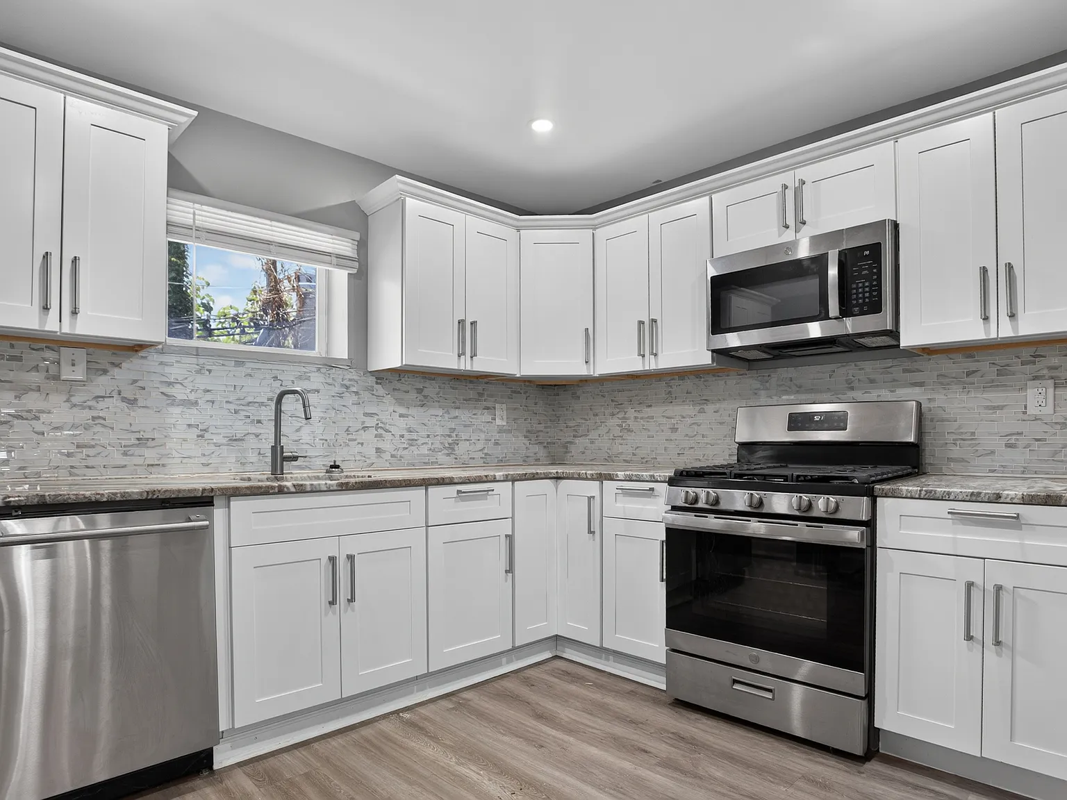 3 bed, 1120 sqft, $1,700 — Photo 4