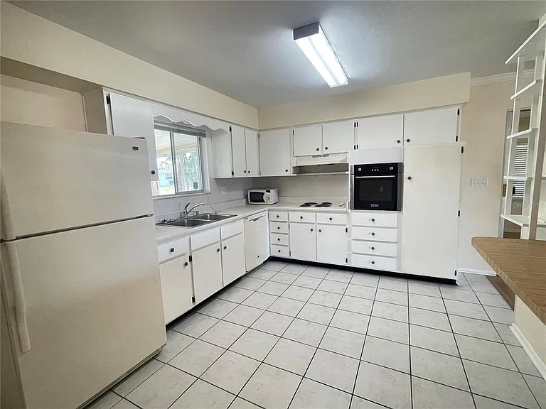 701 Cypress Pl — Photo 9