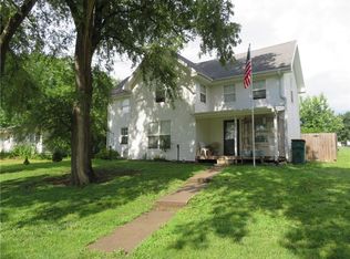 707 Linn St, Valley Falls, KS 66088