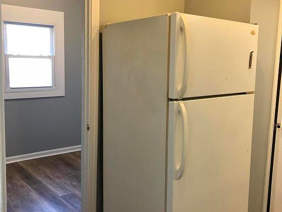 3rd image of 1418 Slate St