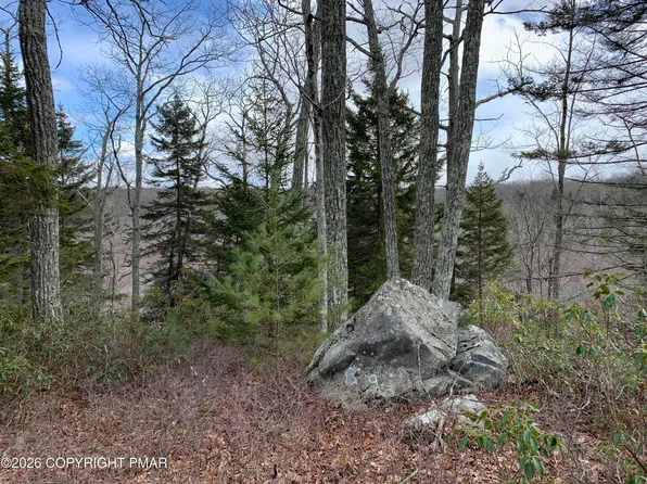 266 Fox Rd, Dingmans Ferry, PA 18328