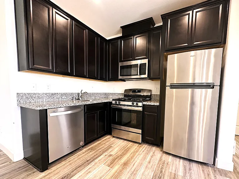 530 E Isidoro Ave — Photo 1