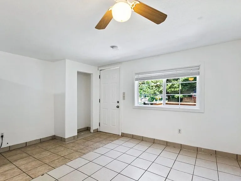 105 Front St S #4 — Photo 8